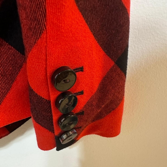 Beautiful red and black blazer in very good condition. - Picture 5 of 7